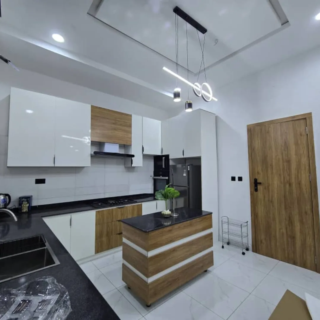 Turn-Key Living: 4BR Semi-Detached Duplex in VGC