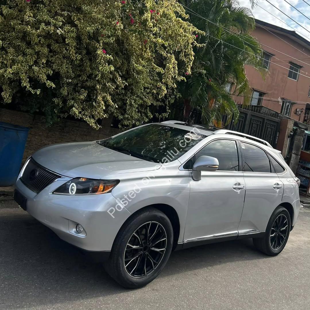 2011 Lexus RX350: Immaculate & Loaded!