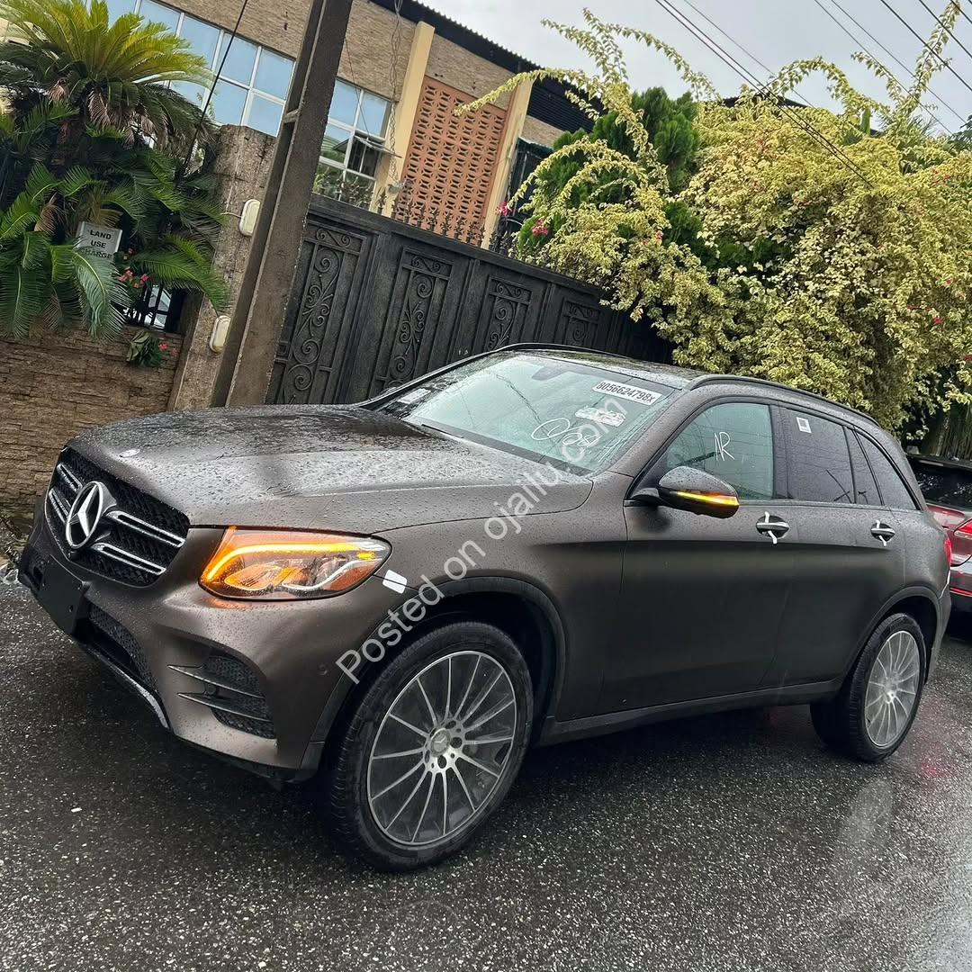 Mercedes GLC300 ’17 – Full Options, Toks Standard, Pristine!