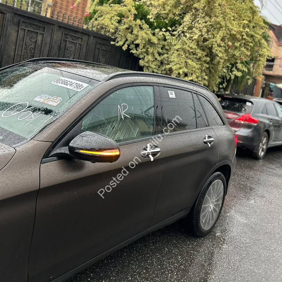 Mercedes GLC300 ’17 – Full Options, Toks Standard, Pristine!