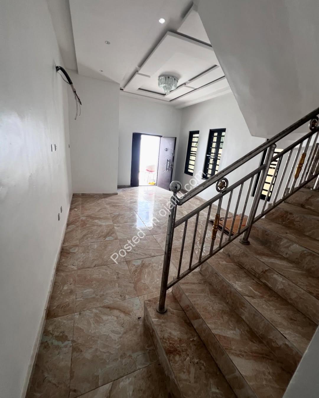 Your Dream Home Awaits: 3-Bed En-Suite Duplex – Chevron