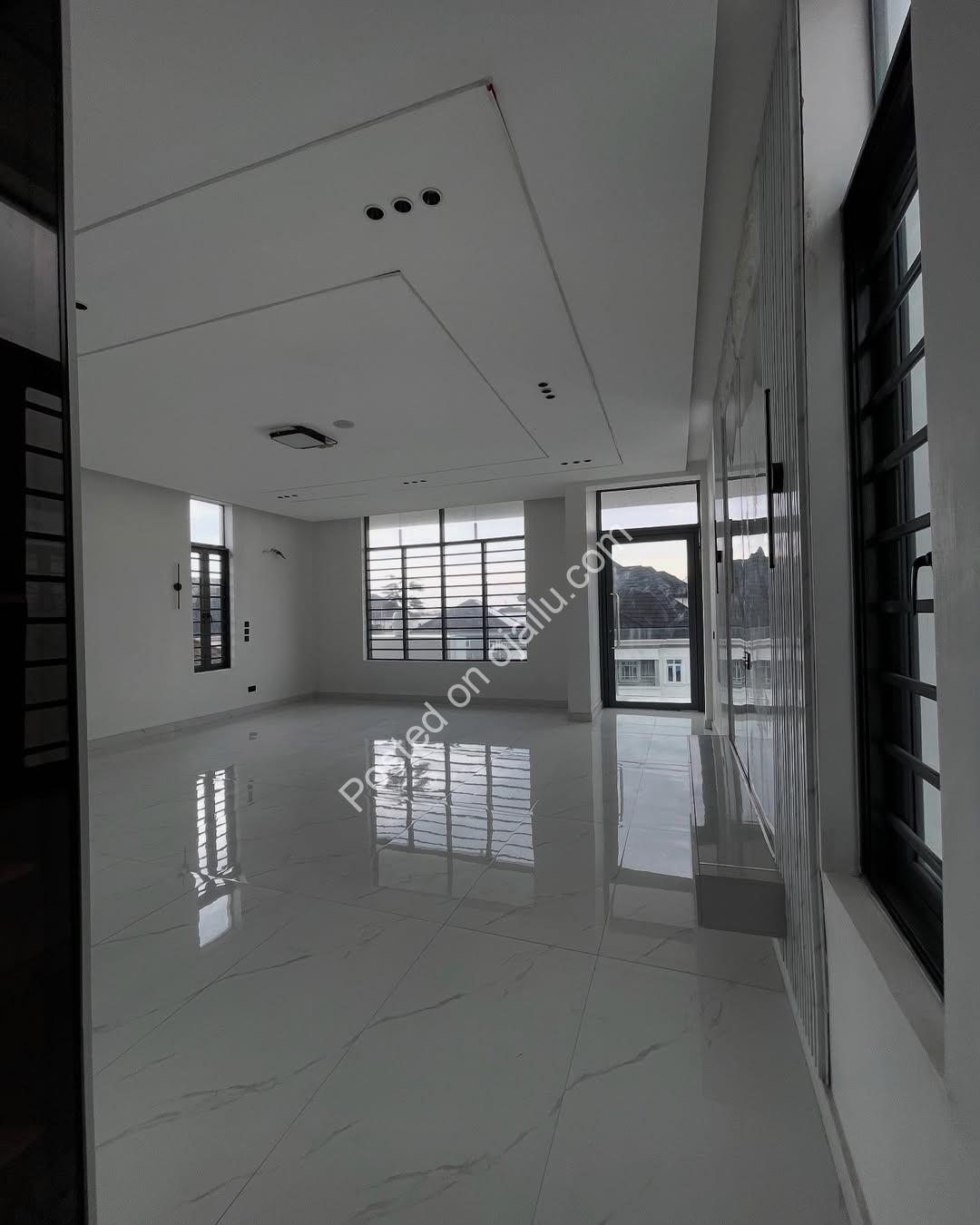 6-Bedroom Chevron Haven: Prime Residential Estate