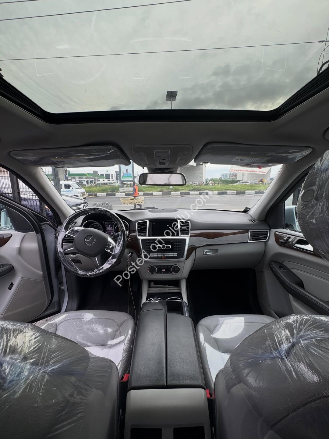 2012 ML350 4Matic: Sunroof, Camera & Power Tailgate