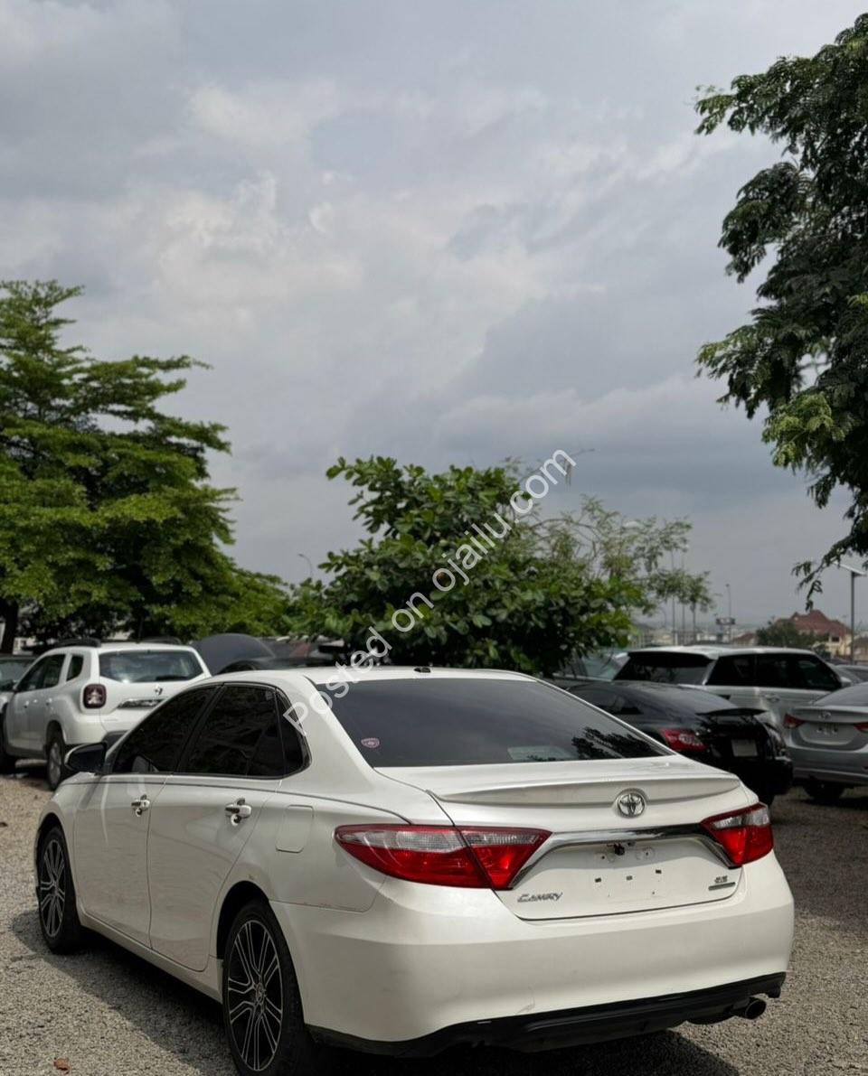 2016 Toyota Camry SE: Loaded & Mint – 12.3M