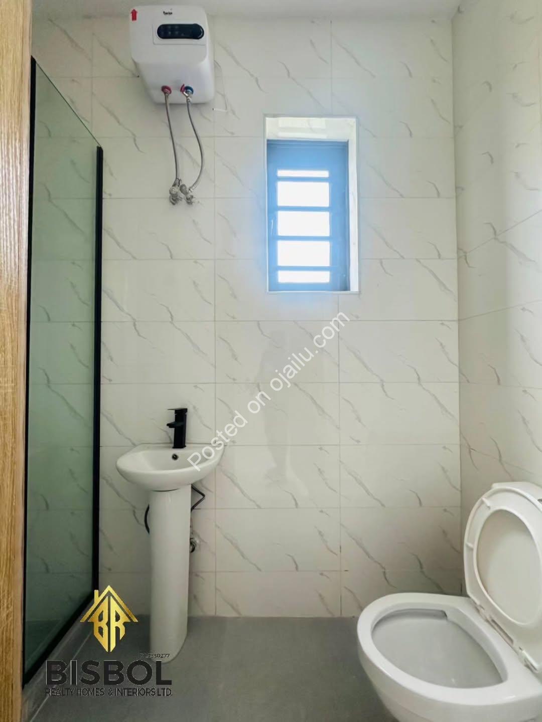 Move-In Ready! 4BR Duplex in Gated Ajah