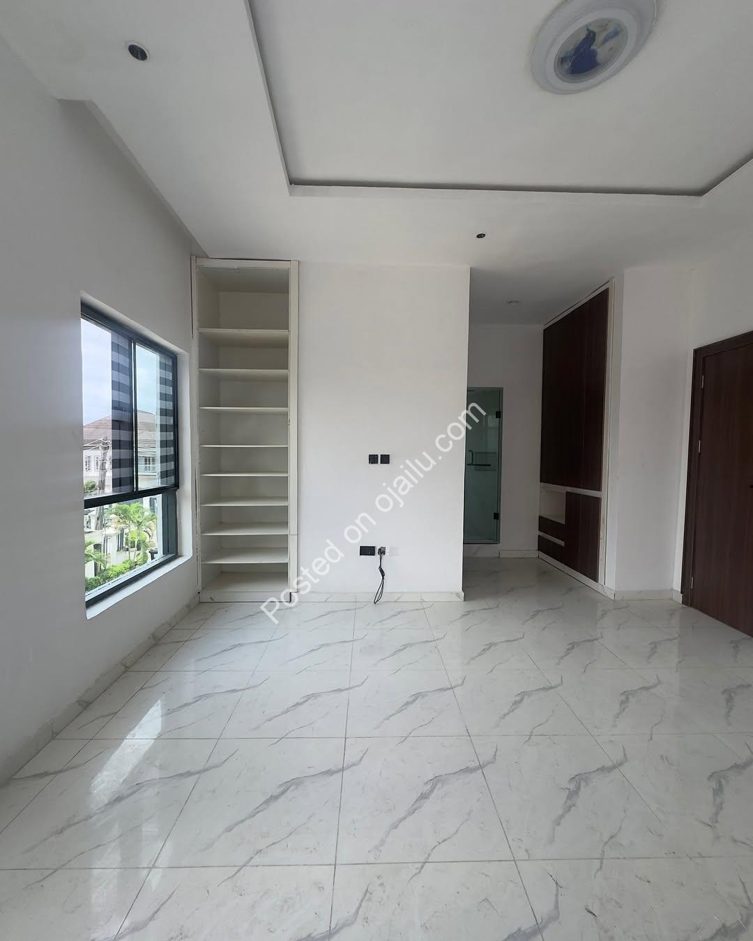 Ologolo’s Finest: 5-Bed Duplex with Pool & Gym