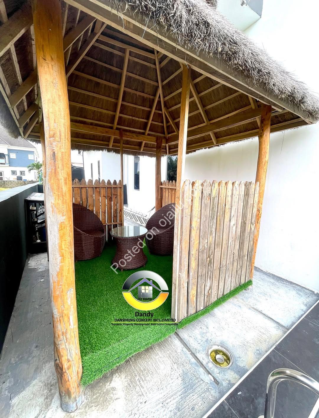 Your Private Oasis Awaits: 4BR Duplex with Pool & Mini Bar