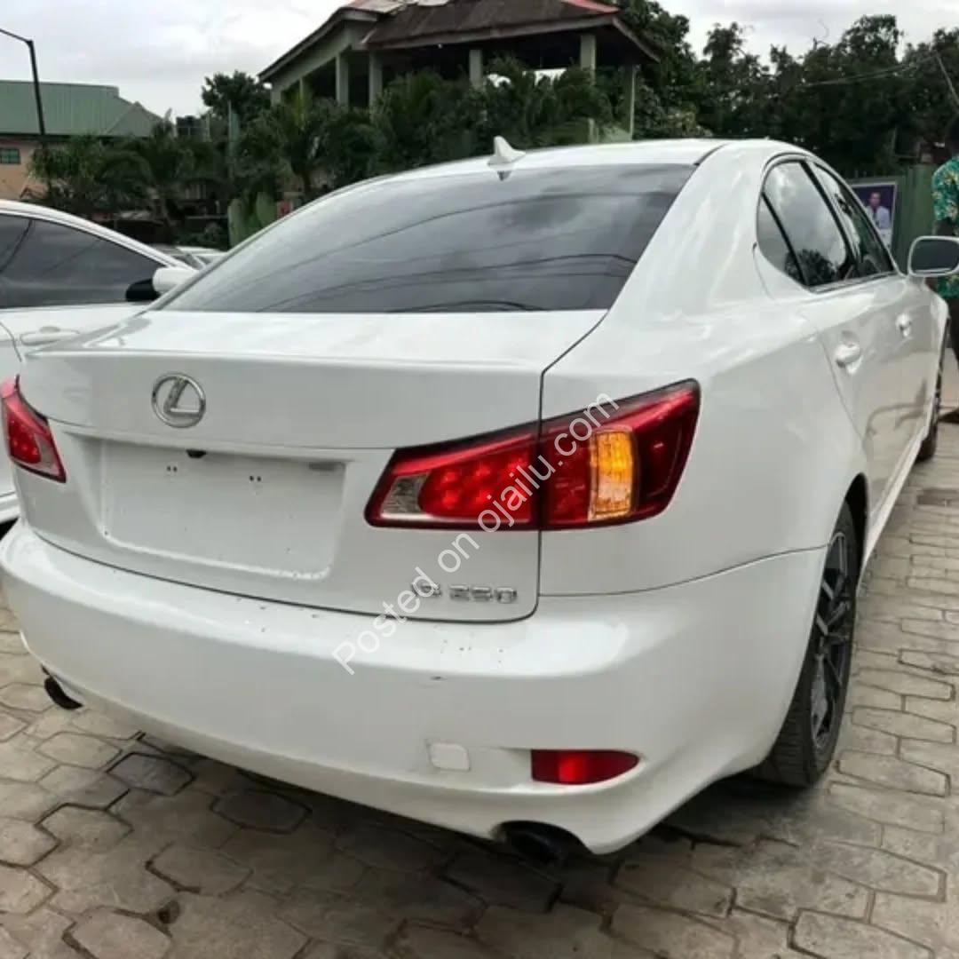 2011 Lexus IS250: Executive Luxury, Sporty V6 Performance, Duty Paid