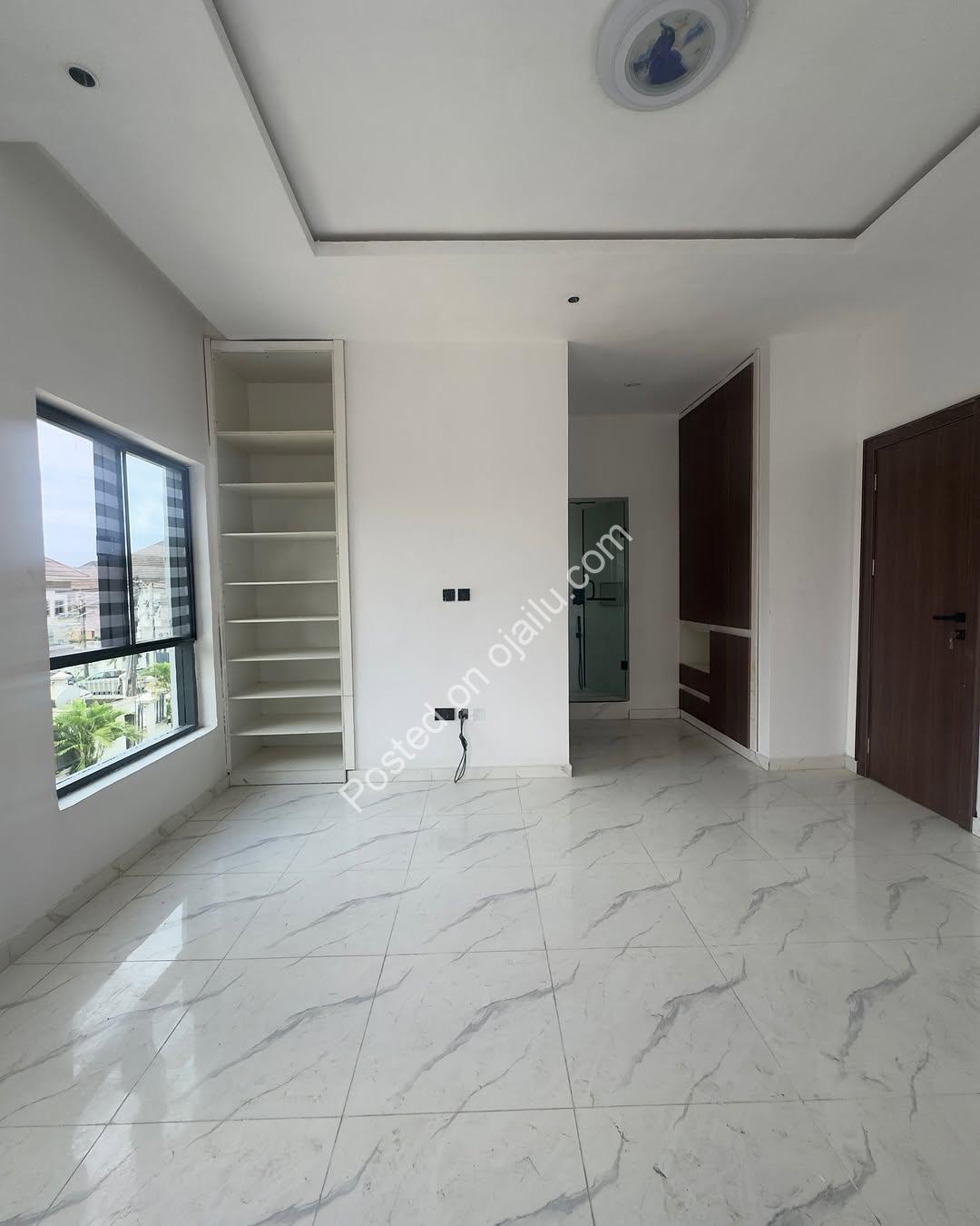Ologolo’s Finest: 5-Bed Duplex with Pool & Gym