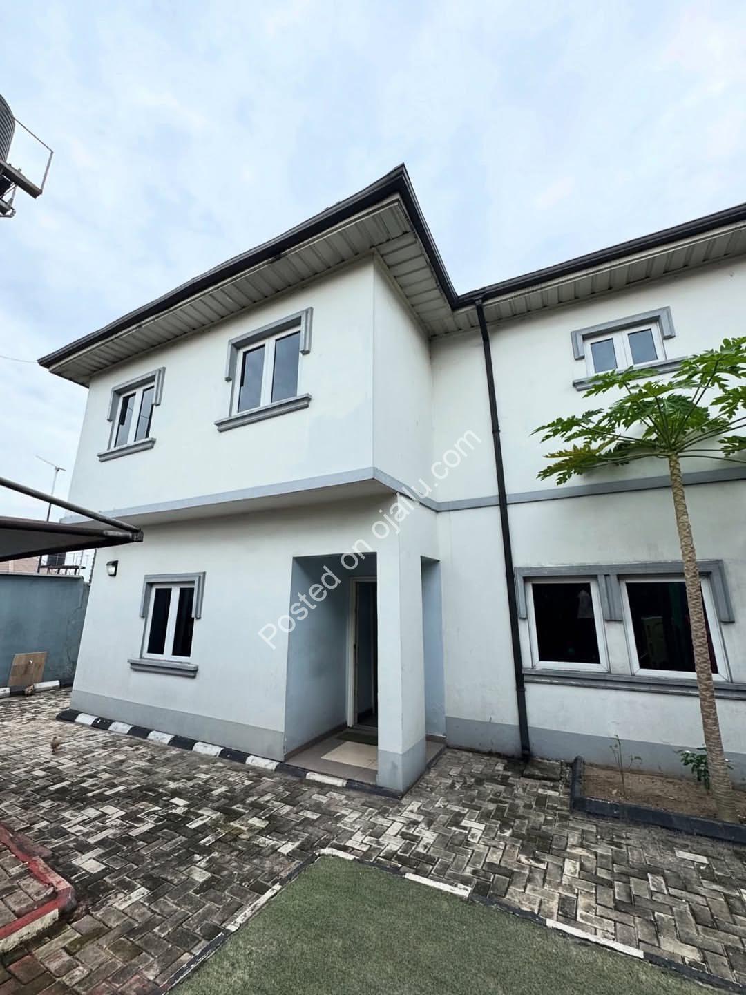 Your sanctuary awaits in Eliozu: 4BR duplex, gated & serene.