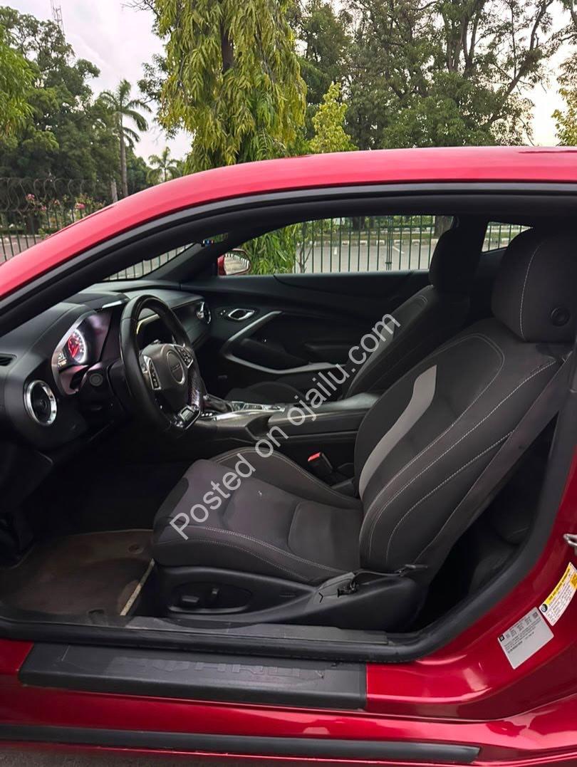2016 Camaro: Muscle & Original Papers
