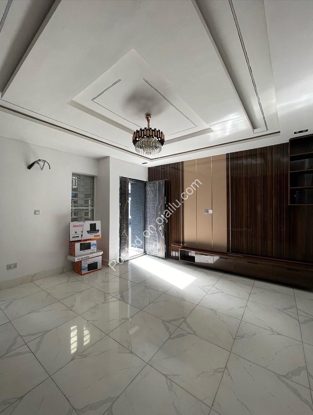 Contemporary 4-Bed Duplex with Walk-In Showers