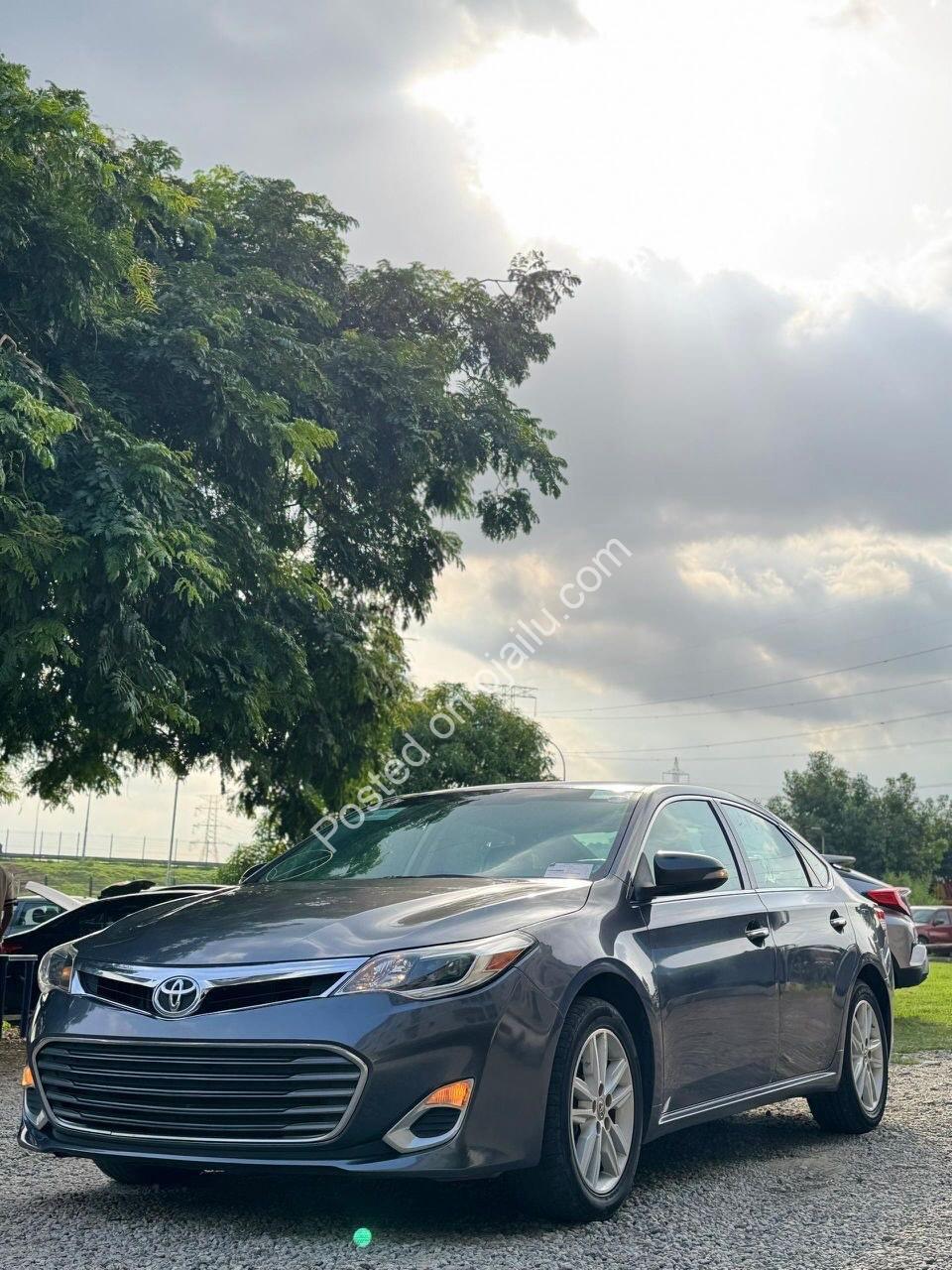 ✨ 2013 Toyota Avalon XLE: Rare Brown Leather, Keyless & Clean Duty