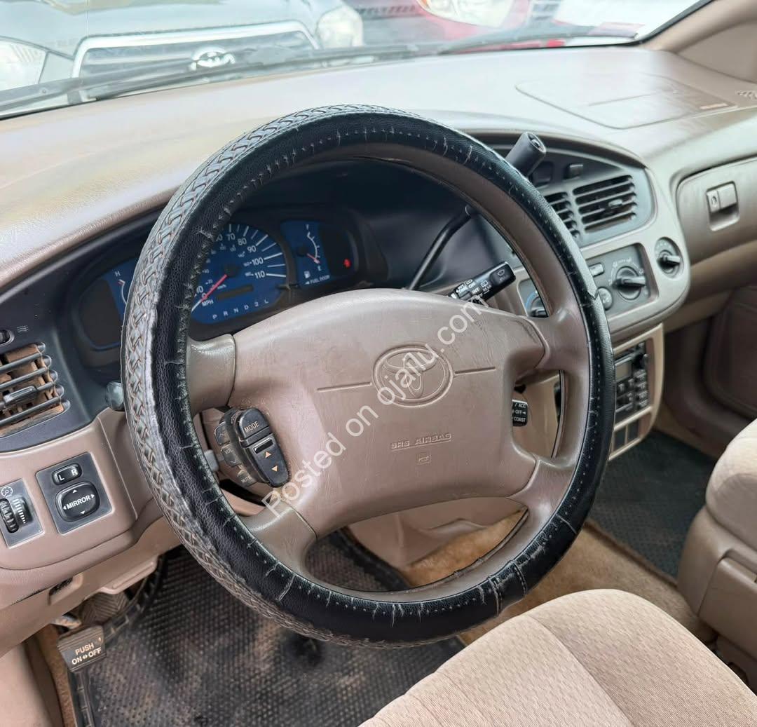 “2003 Toyota Sienna: Bulletproof Reliable & Ready to Drive”