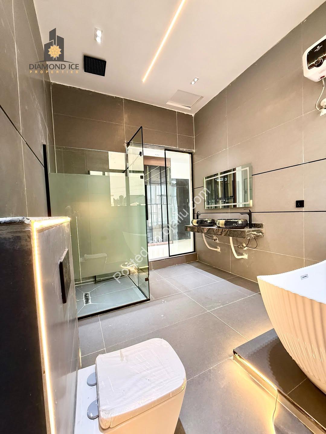 Automated 5-Bed Haven with Pool in VGC