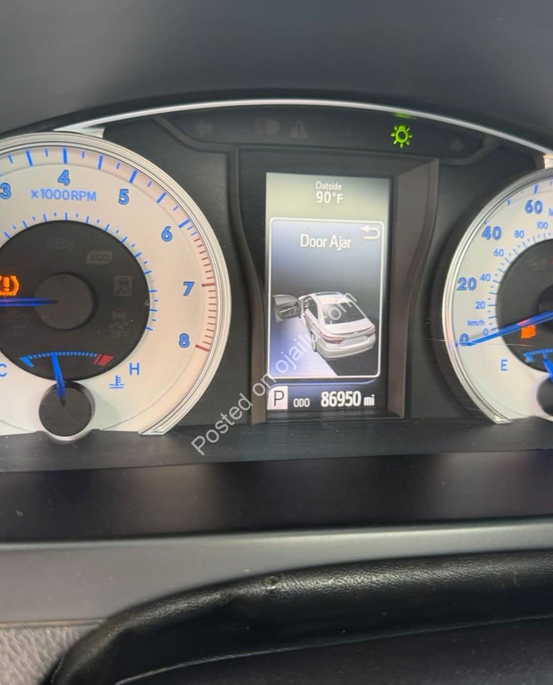 2016 Toyota Camry SE: Loaded & Mint – 12.3M