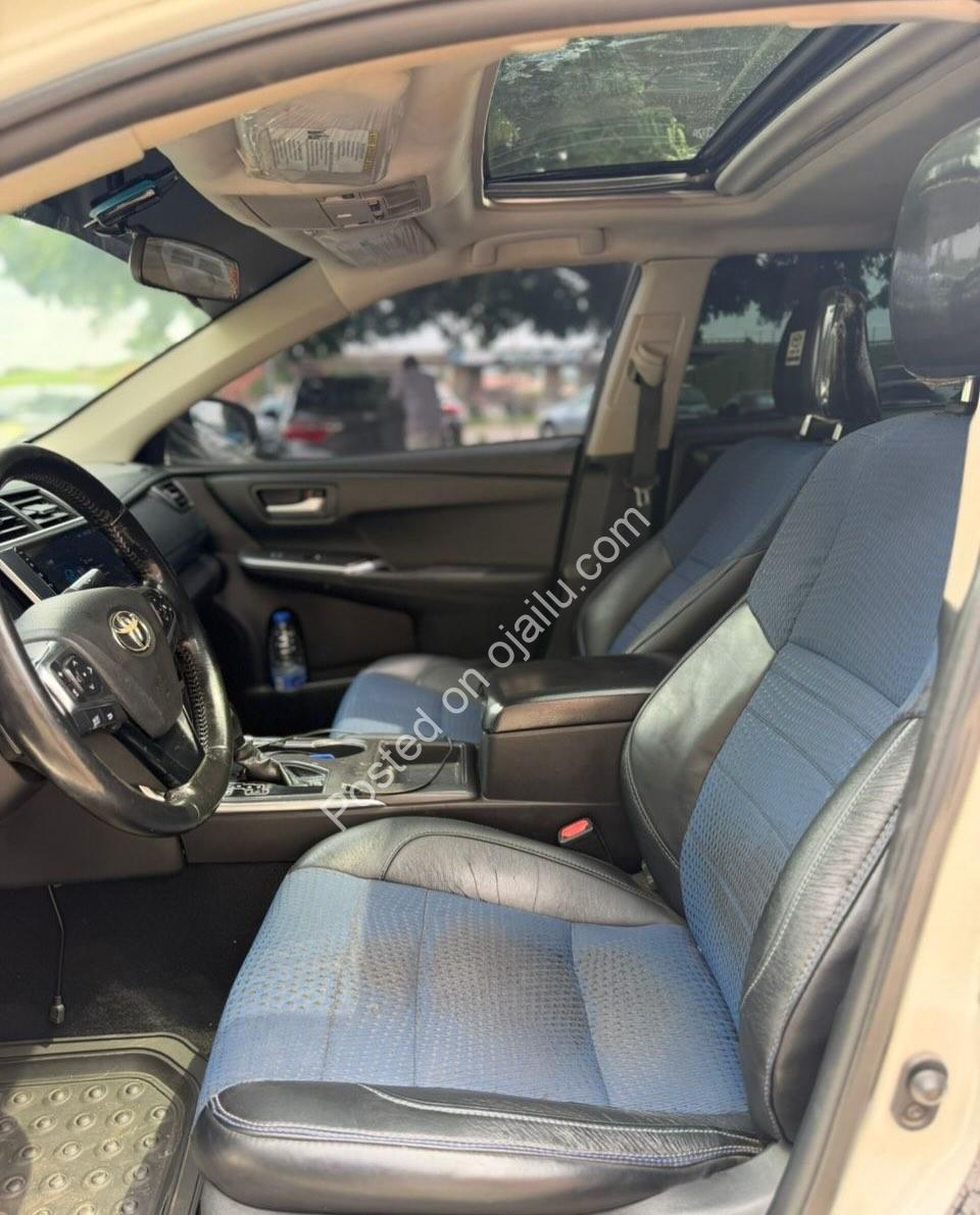 2016 Toyota Camry SE: Loaded & Mint – 12.3M