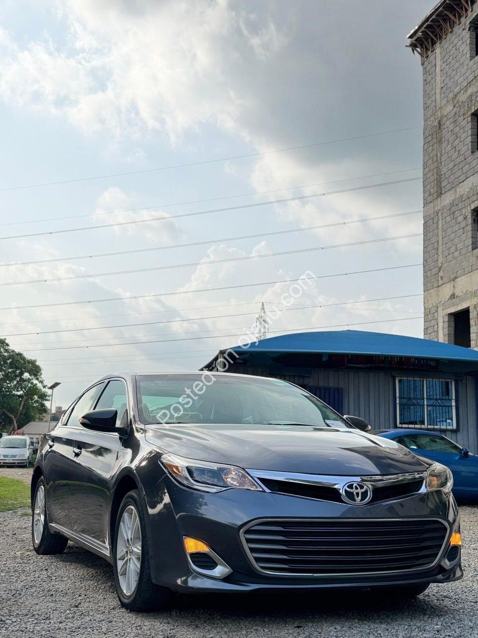 ✨ 2013 Toyota Avalon XLE: Rare Brown Leather, Keyless & Clean Duty