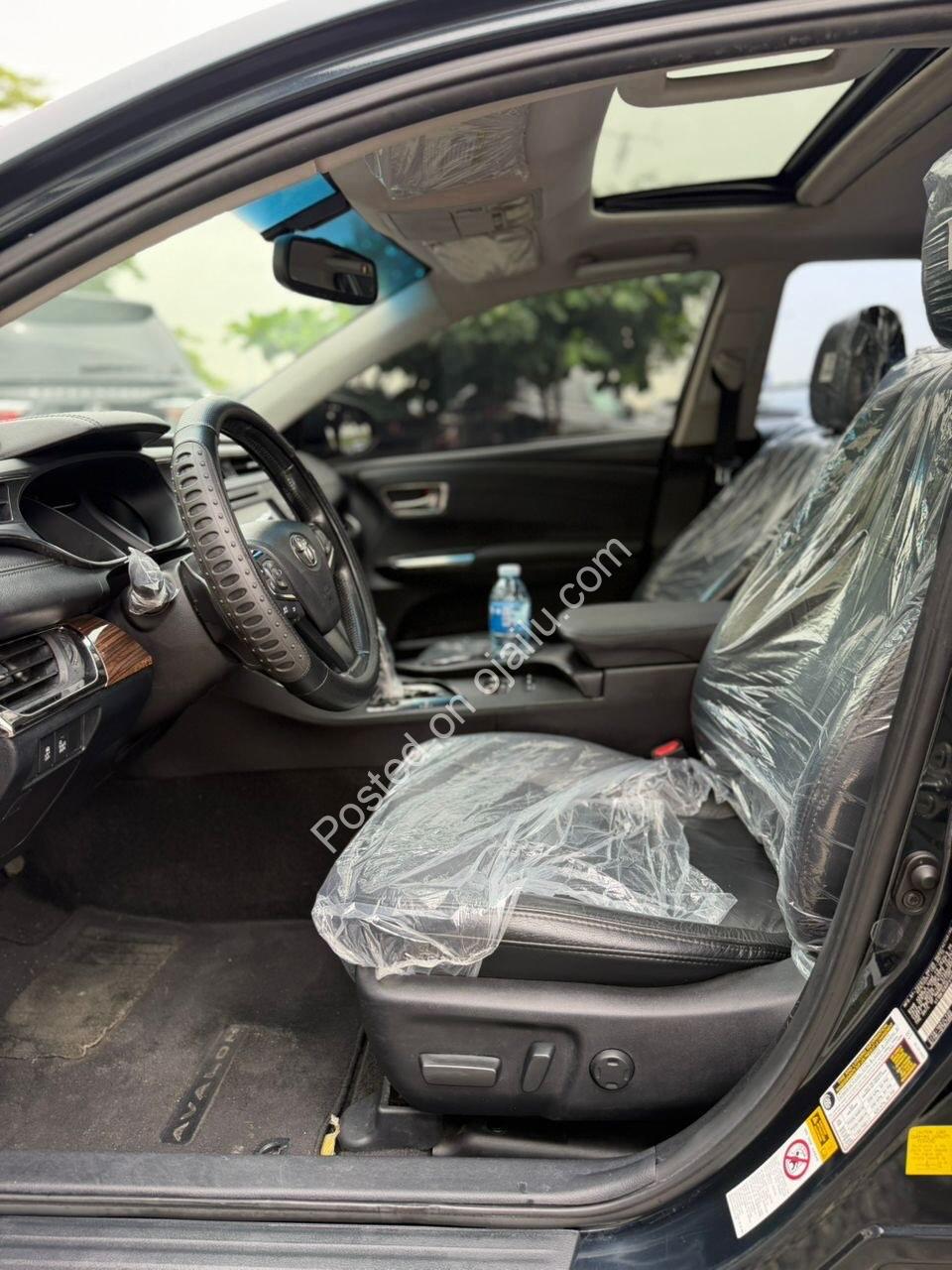 Toyota Avalon XLE Premium: Loaded, Keyless, Heated Seats – ₦16.8M