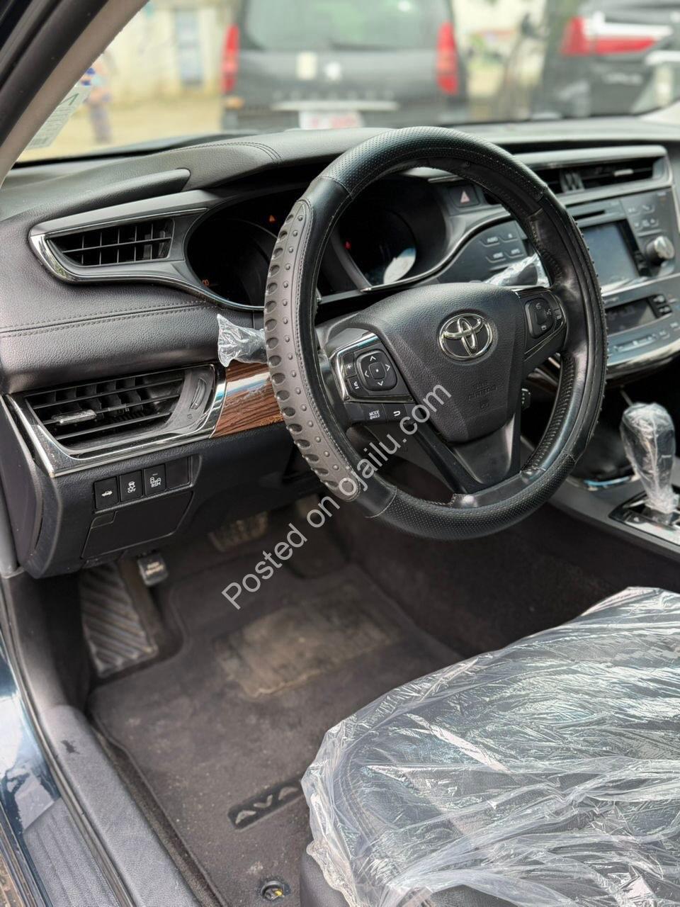 Toyota Avalon XLE Premium: Loaded, Keyless, Heated Seats – ₦16.8M