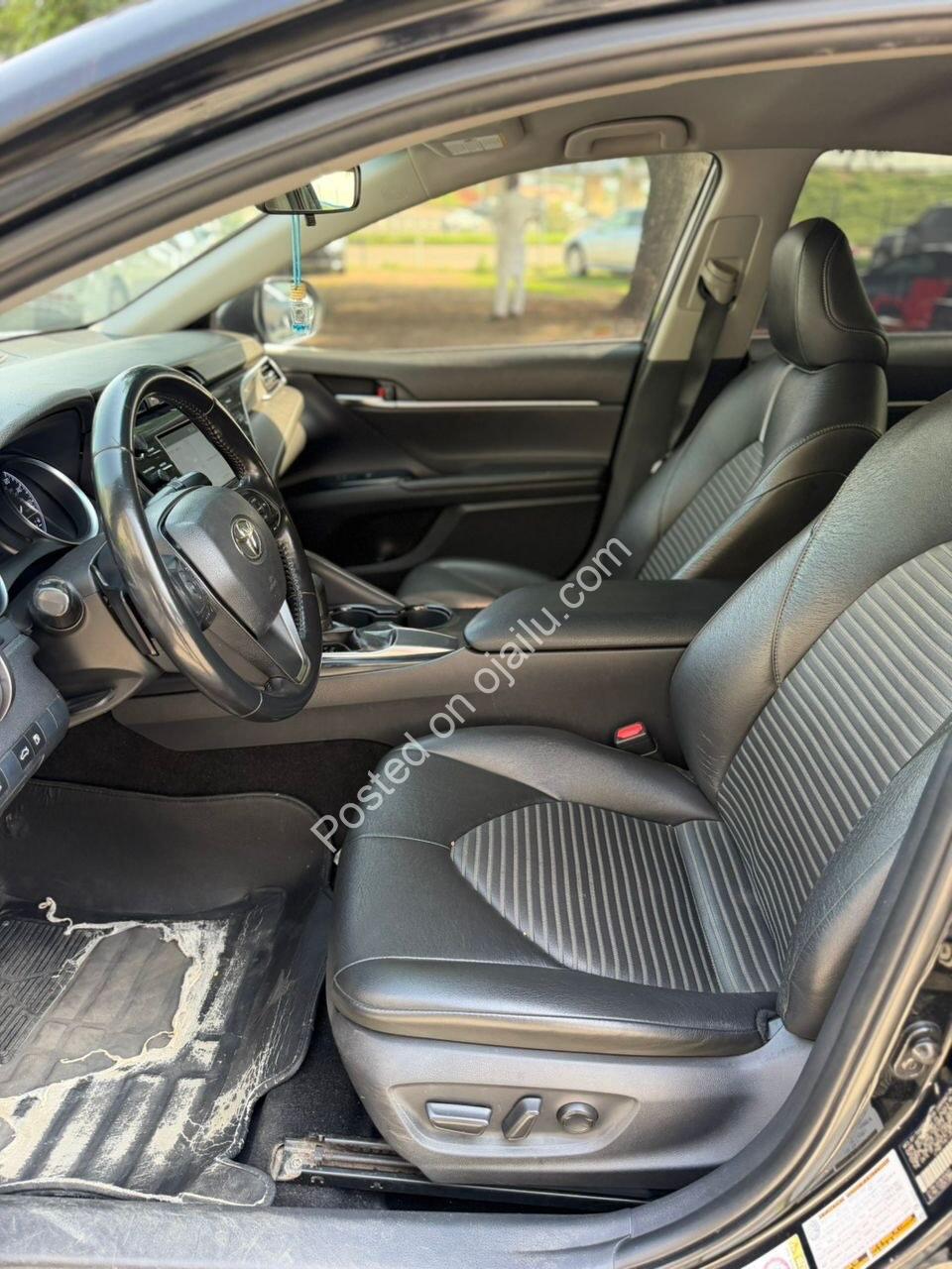 2018 Toyota Camry SE: Paddle Shifters & Premium Tech