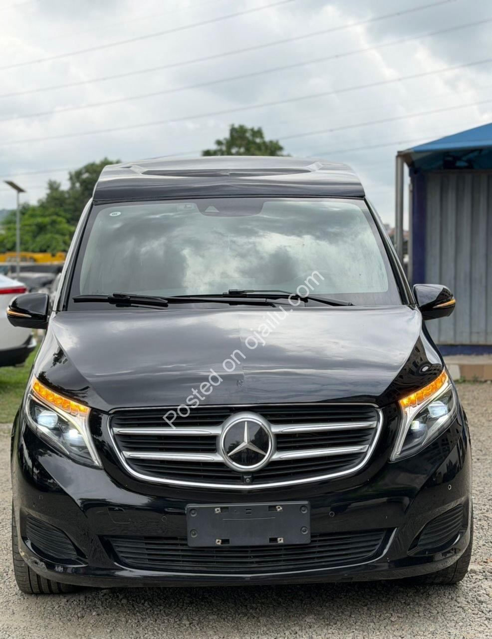 2018 Mercedes Viano Executive: Panoramic Roof & Captain Seats