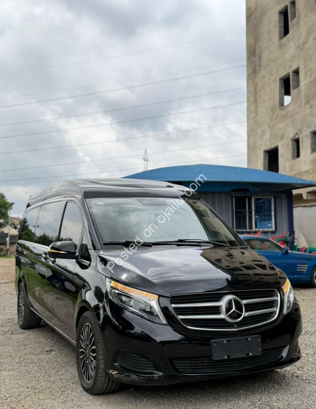 2018 Mercedes Viano Executive: Panoramic Roof & Captain Seats