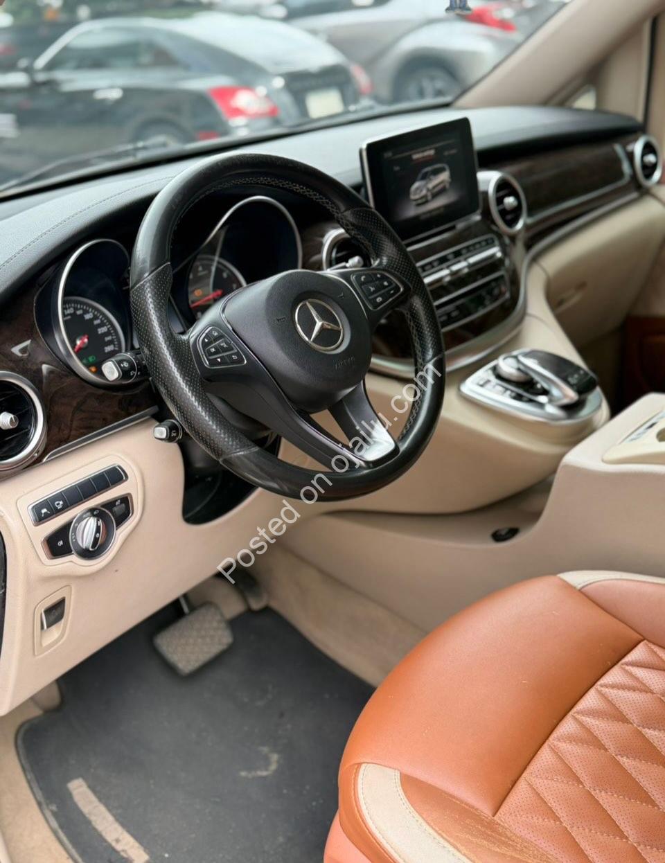 2018 Mercedes Viano Executive: Panoramic Roof & Captain Seats