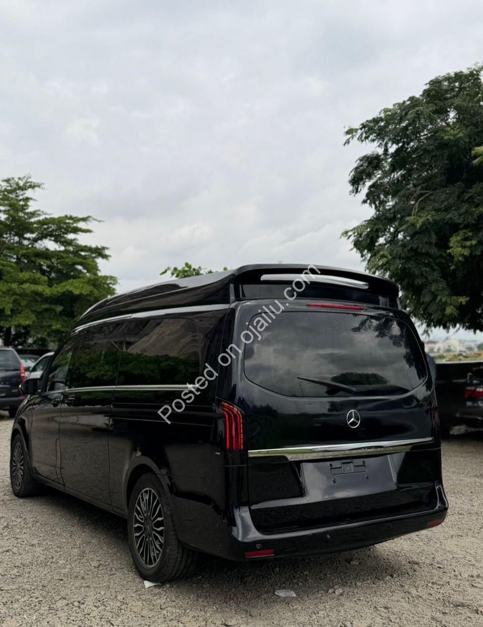 2018 Mercedes Viano Executive: Panoramic Roof & Captain Seats