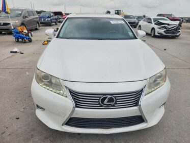 2013 Lexus ES 350: V6 Luxury That Turns Heads