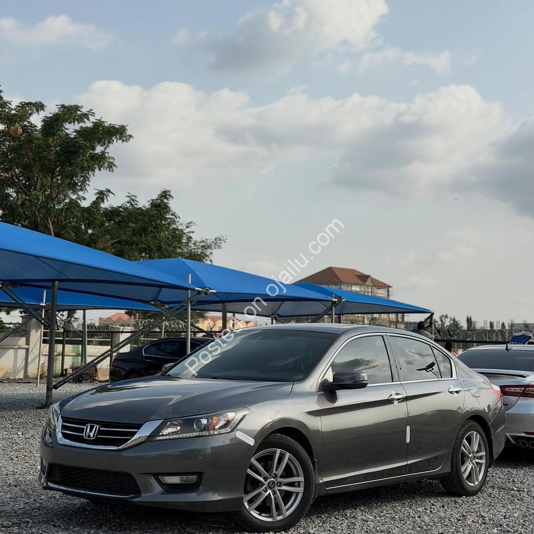 2014 Honda Accord V6 – Power, Luxury & Pristine Papers