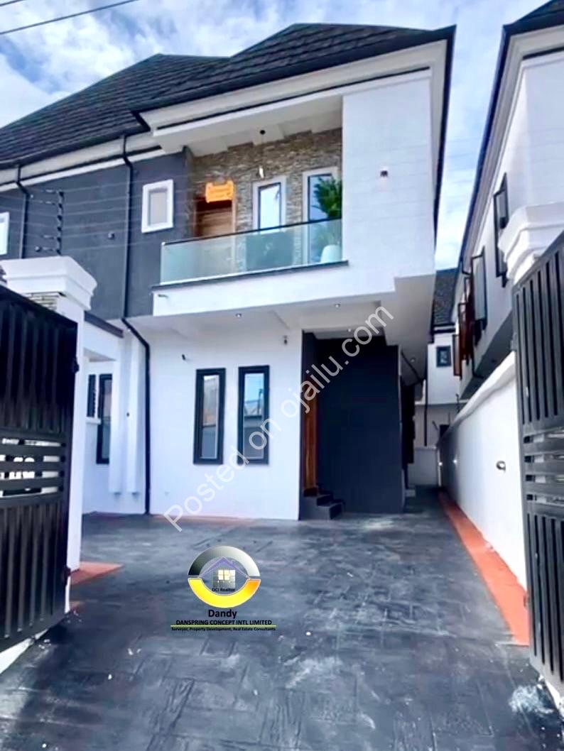 Contemporary 4-Bed Semi-Detached Duplex with Jacuzzi & Smart Features