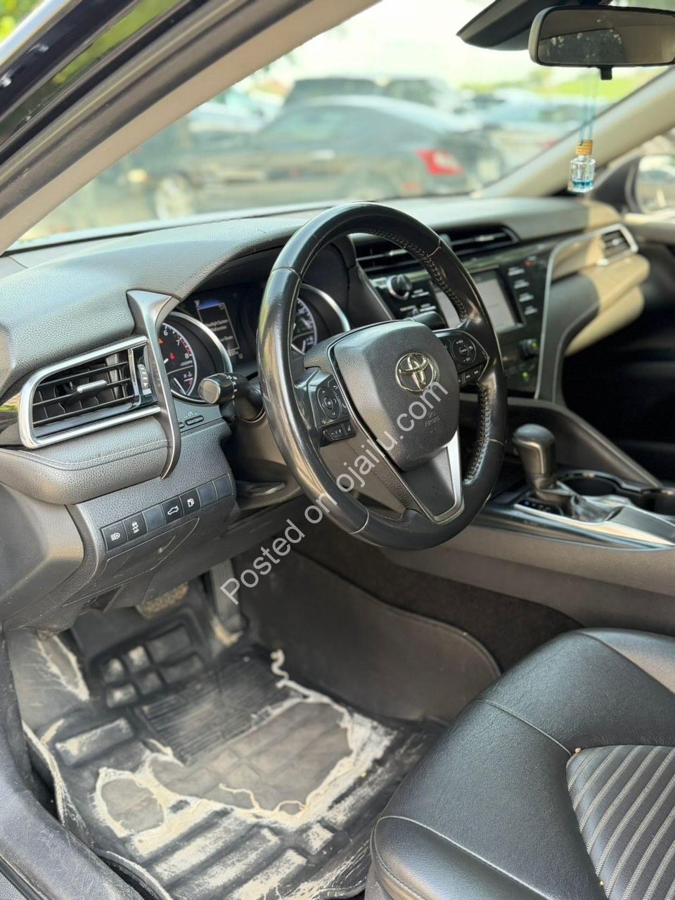 2018 Toyota Camry SE: Paddle Shifters & Premium Tech