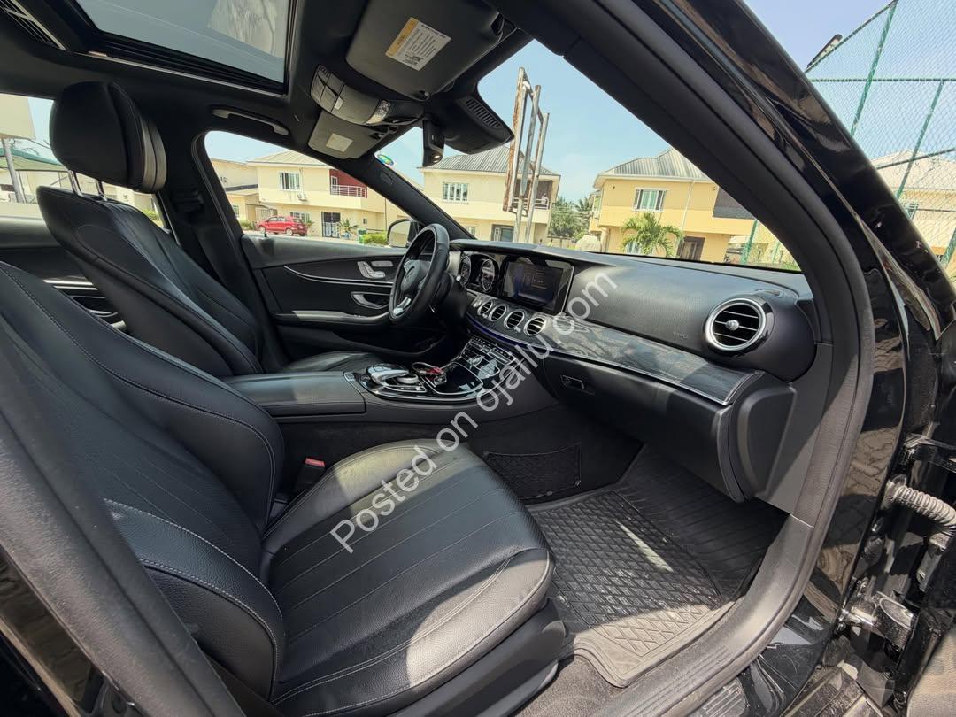 2016 Mercedes E300: Luxe, Push-Start, Sunroof
