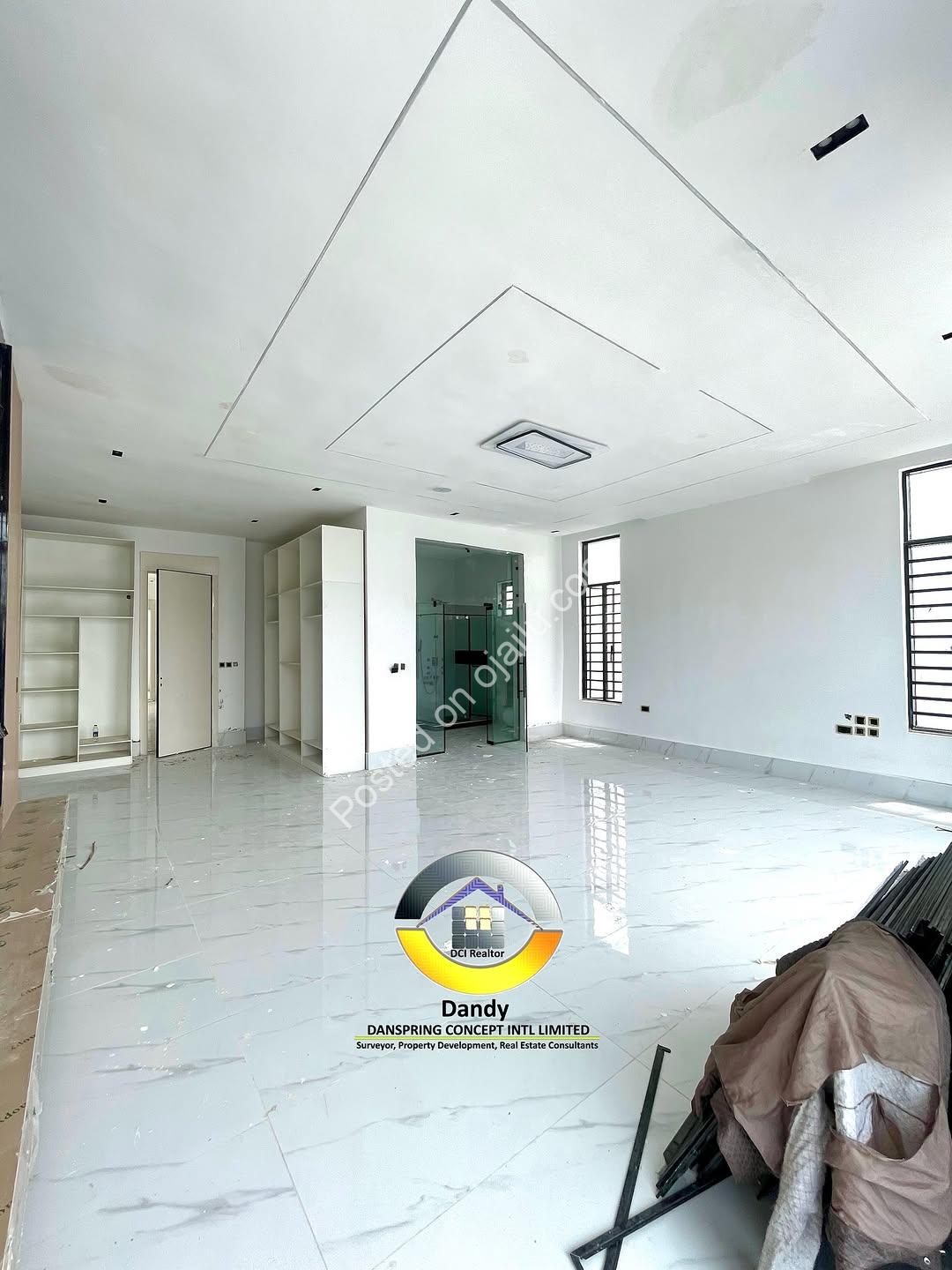 Modern 5-Bed Duplex with Pool, Gym & Smart Tech