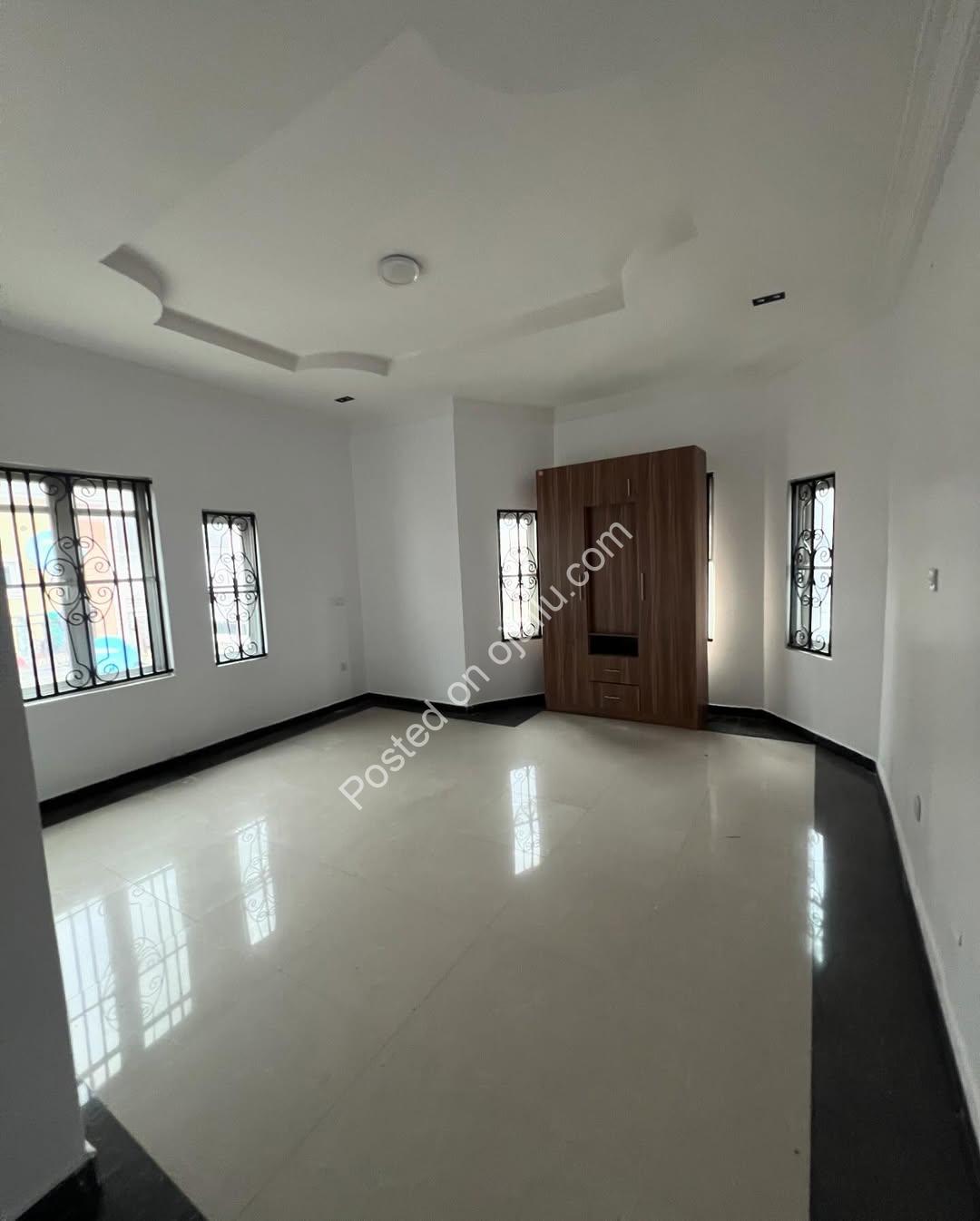 Ikota’s Finest: 8 En-Suite Bedrooms in Prime Lekki