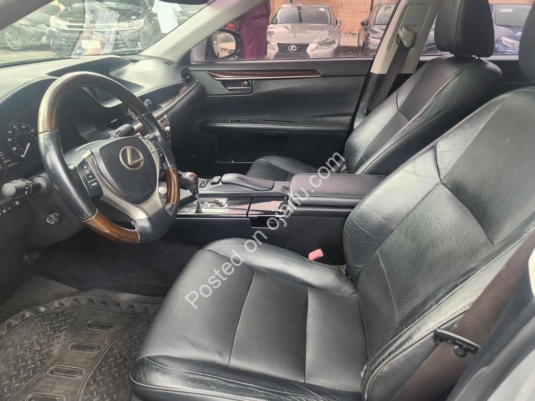 2013 Lexus ES350 – Elegance Meets Value
