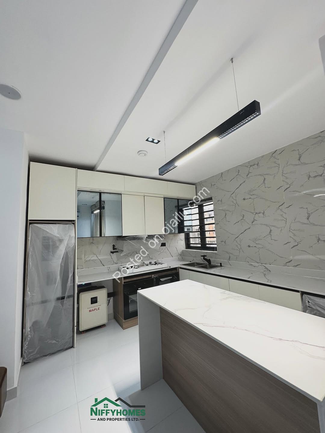 Modern 1-Bed Lekki Phase 1: Pool & Gym Included