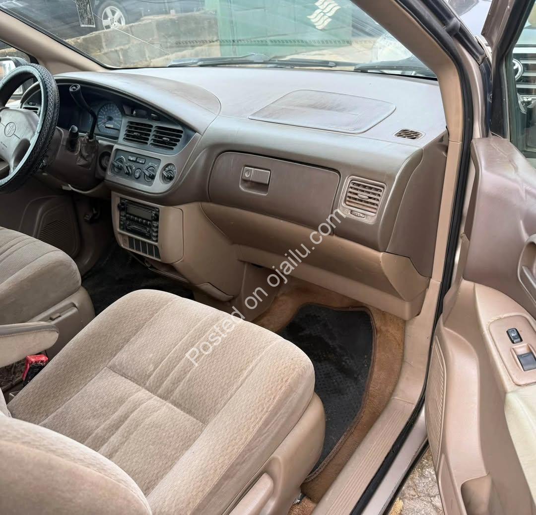 “2003 Toyota Sienna: Bulletproof Reliable & Ready to Drive”
