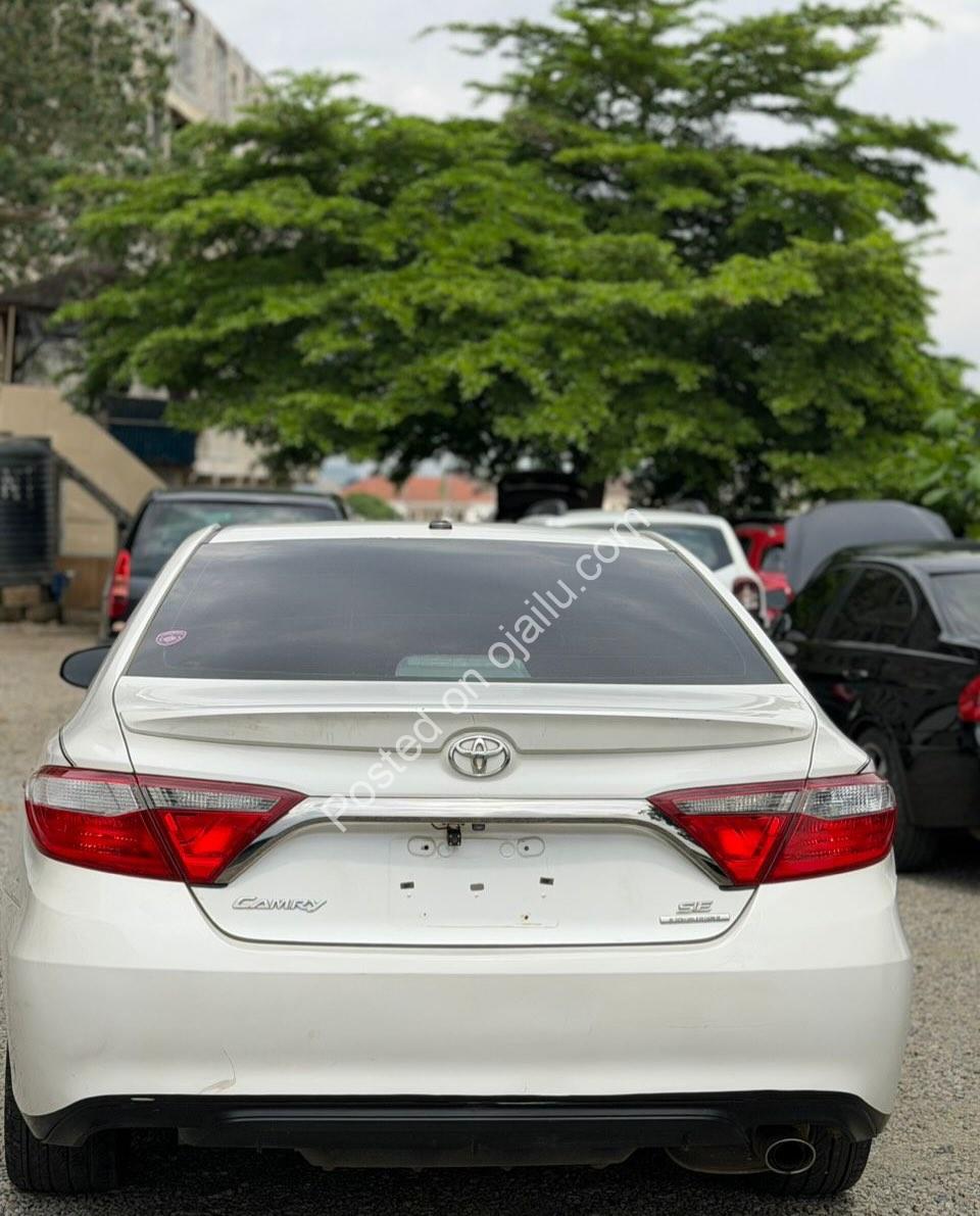 2016 Toyota Camry SE: Loaded & Mint – 12.3M