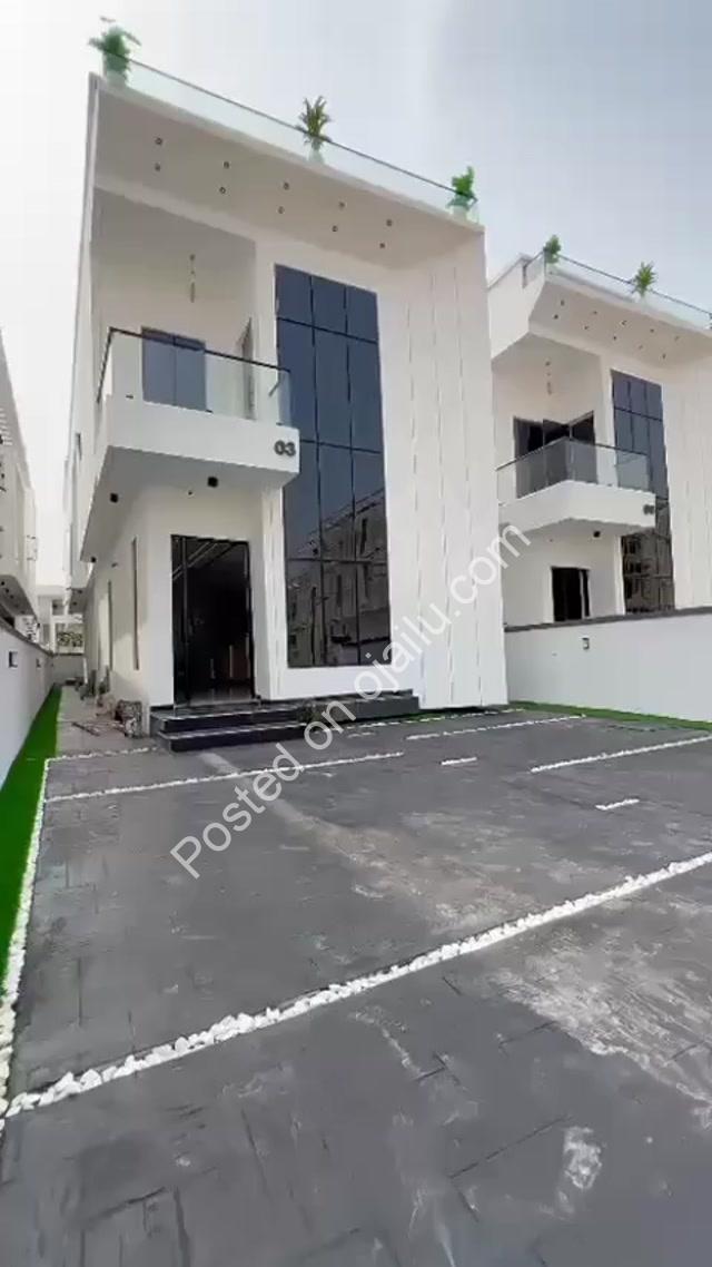 Your Private Oasis Awaits: 5-Bed Duplex with Pool in Chevron