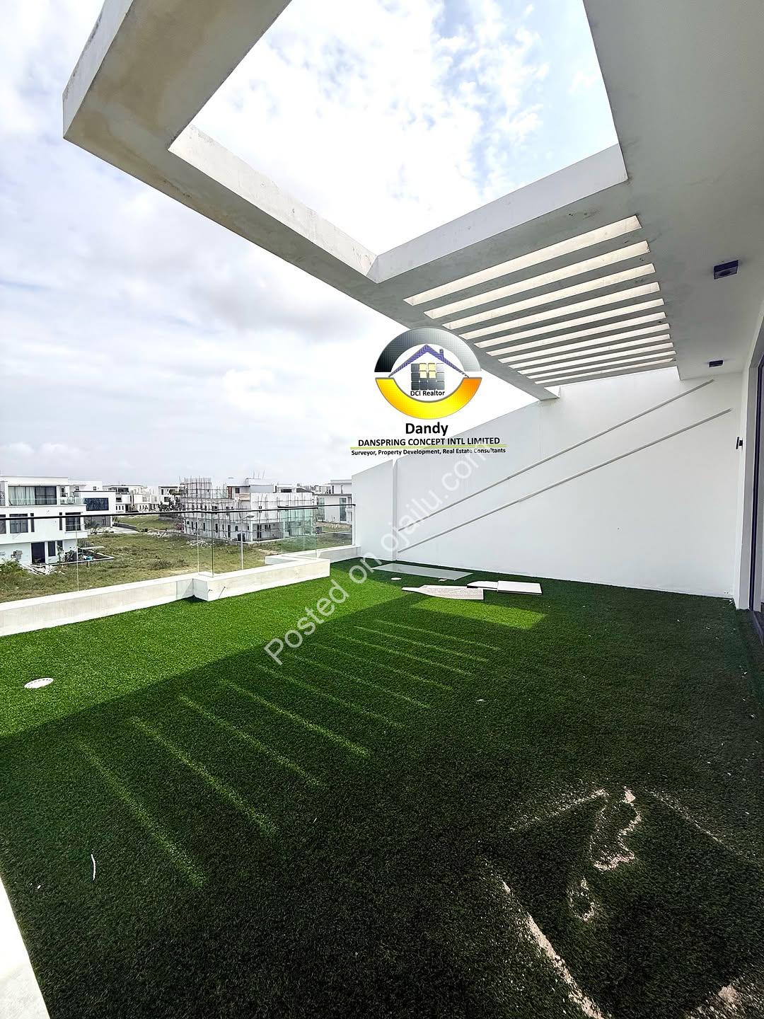 **5-Bed Duplex: Pool, Cinema & Rooftop in Ikate**