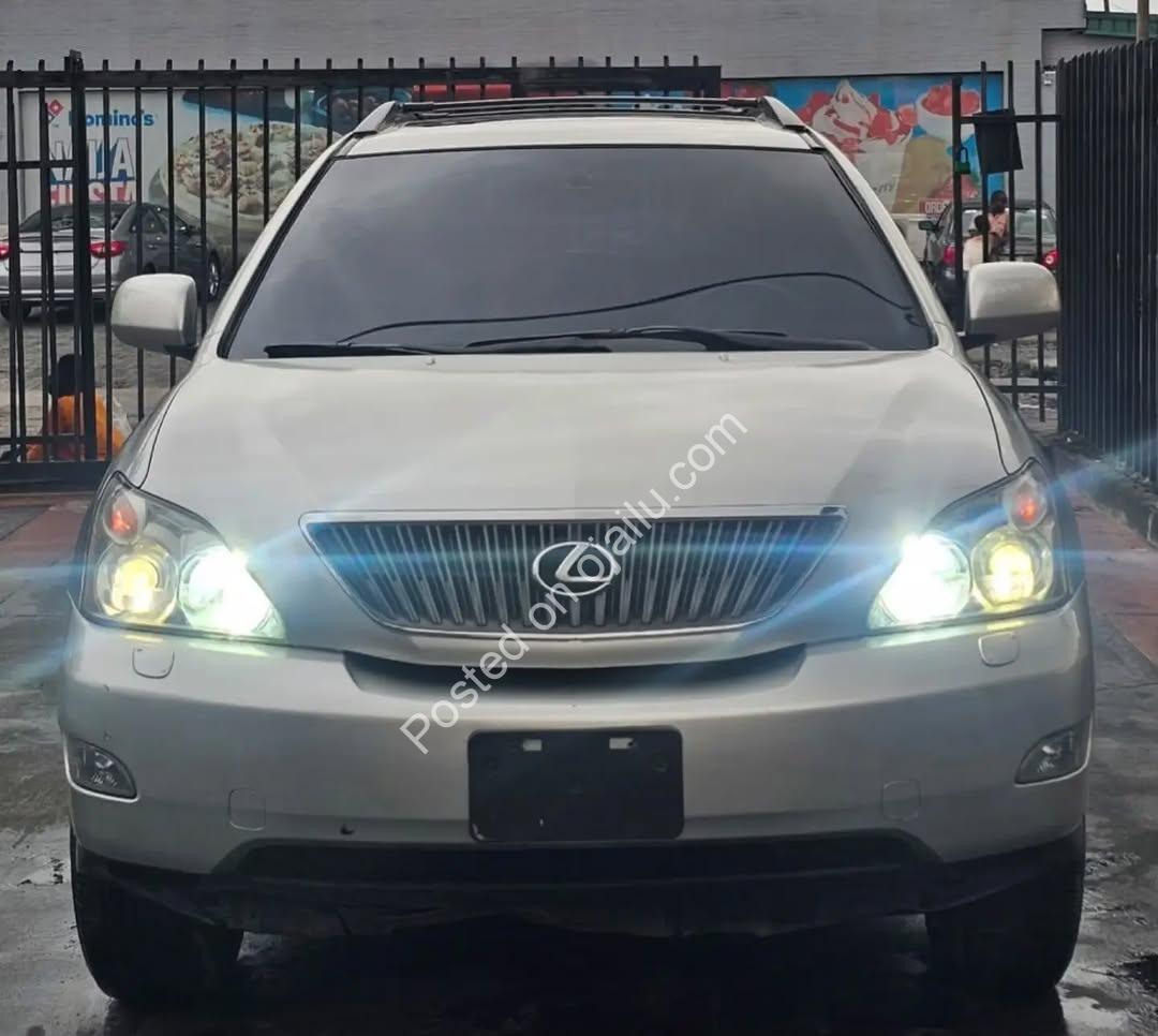 2006 Lexus RX330: Luxe & Pristine – Just Drive Away!