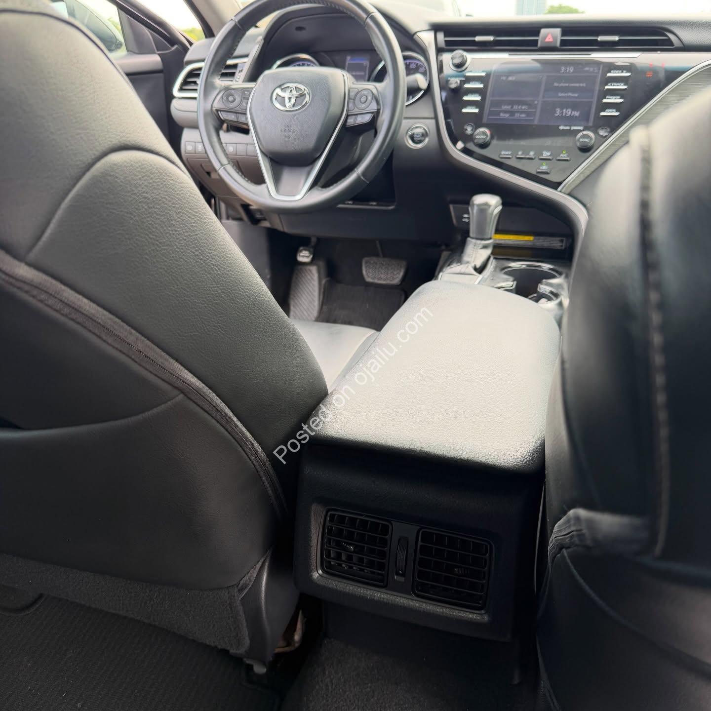 2018 Camry SE: Duty Paid, Sunroof, Pristine