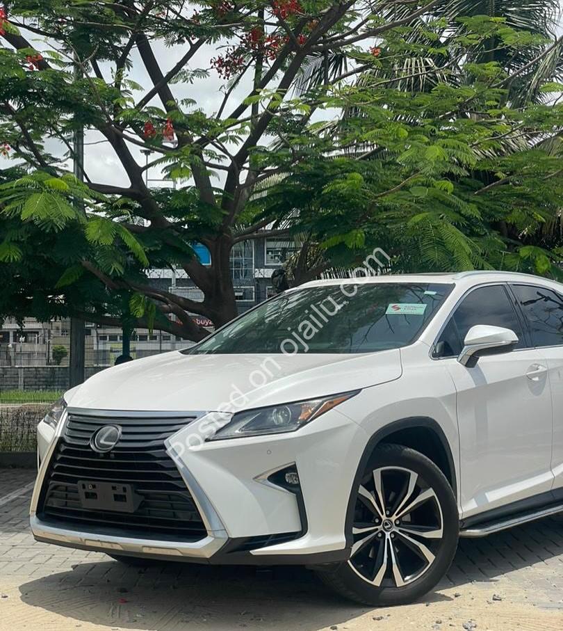 2017 Lexus RX350 – Luxury, Sunroof & Byte!