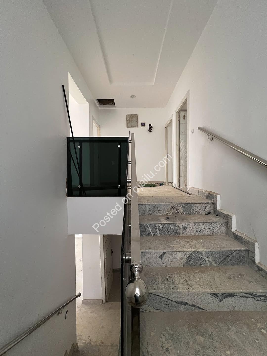 Luxe 5-Bed Duplex: 400sqm, BQ, Private Lounge, C of O
