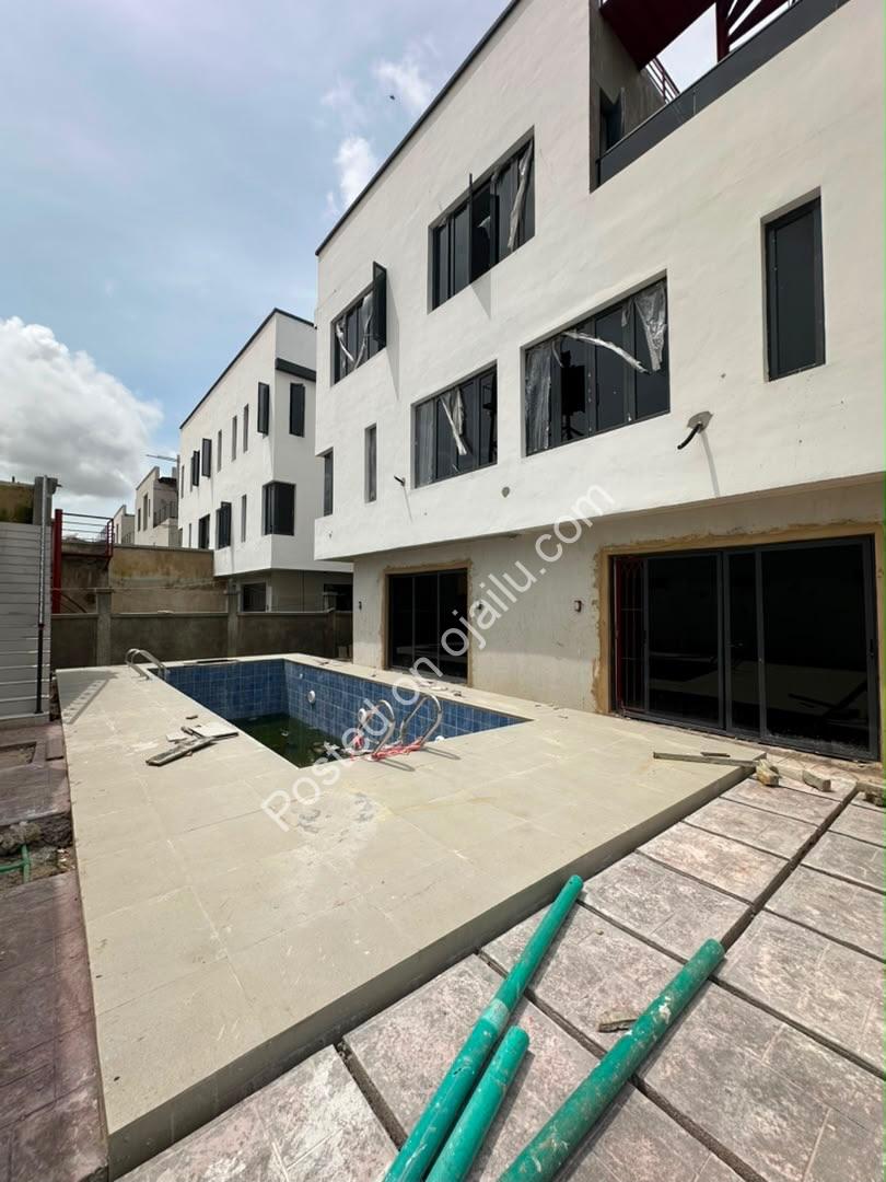 5-Bed Lekki Duplex w/ Pool & BQ – N550M