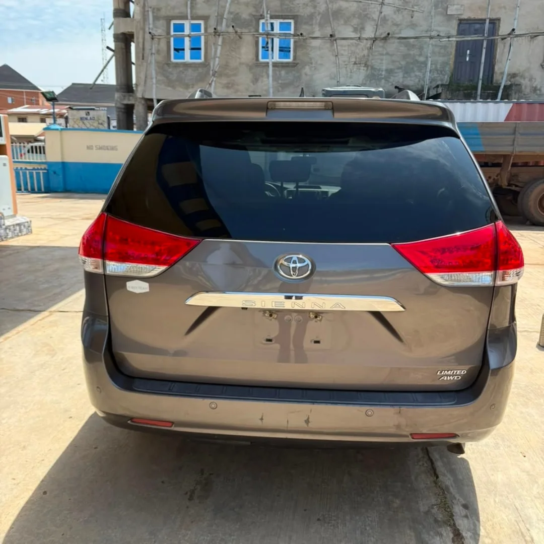 2015 Toyota Sienna Limited AWD – Luxury Family Beast!