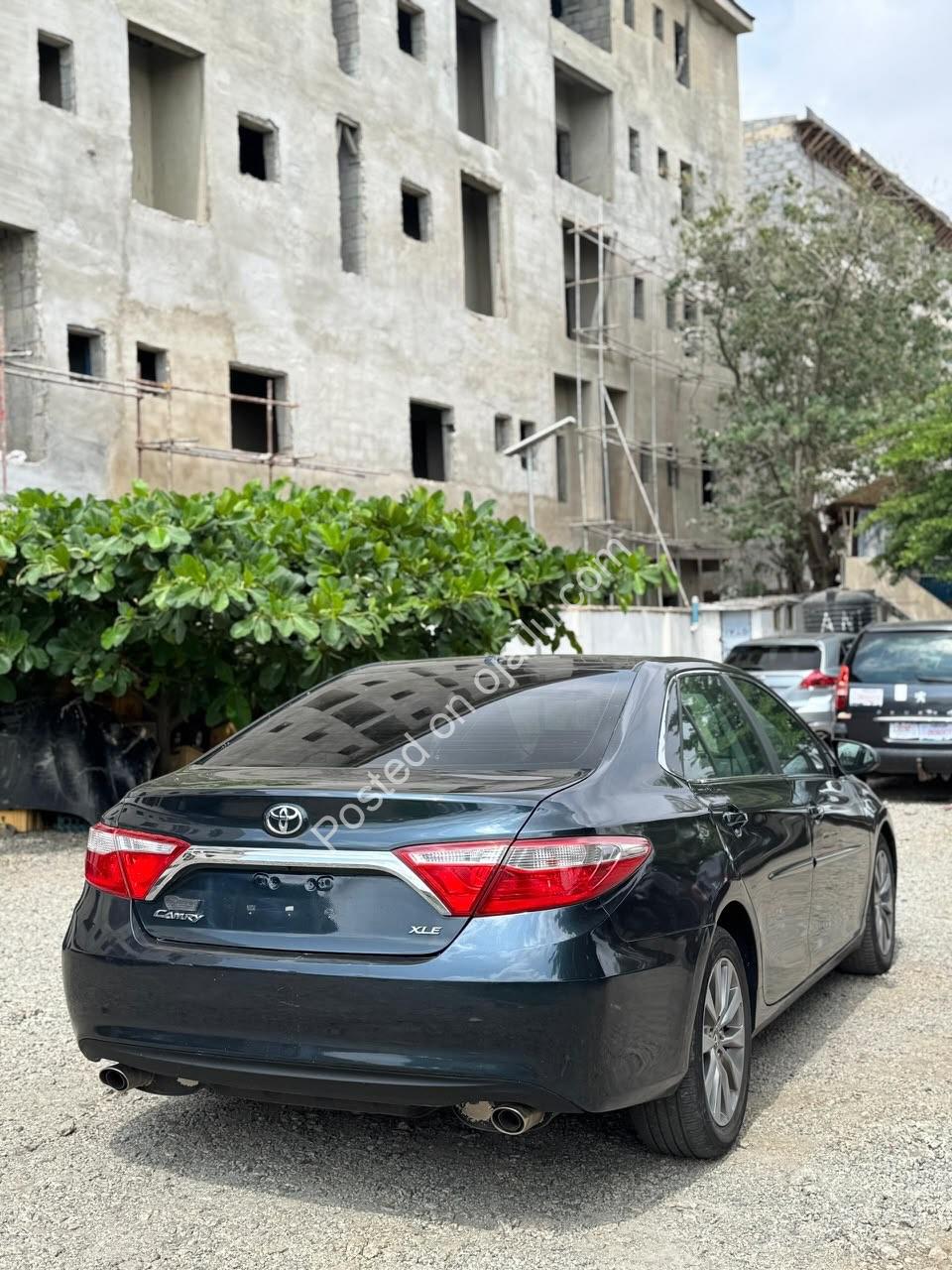 2015 Toyota Camry XLE V6: Premium Leather & Sunroof, 18M