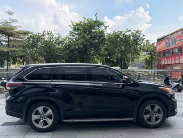 Immaculate 2017 Highlander – Ready to Roll in Nigeria